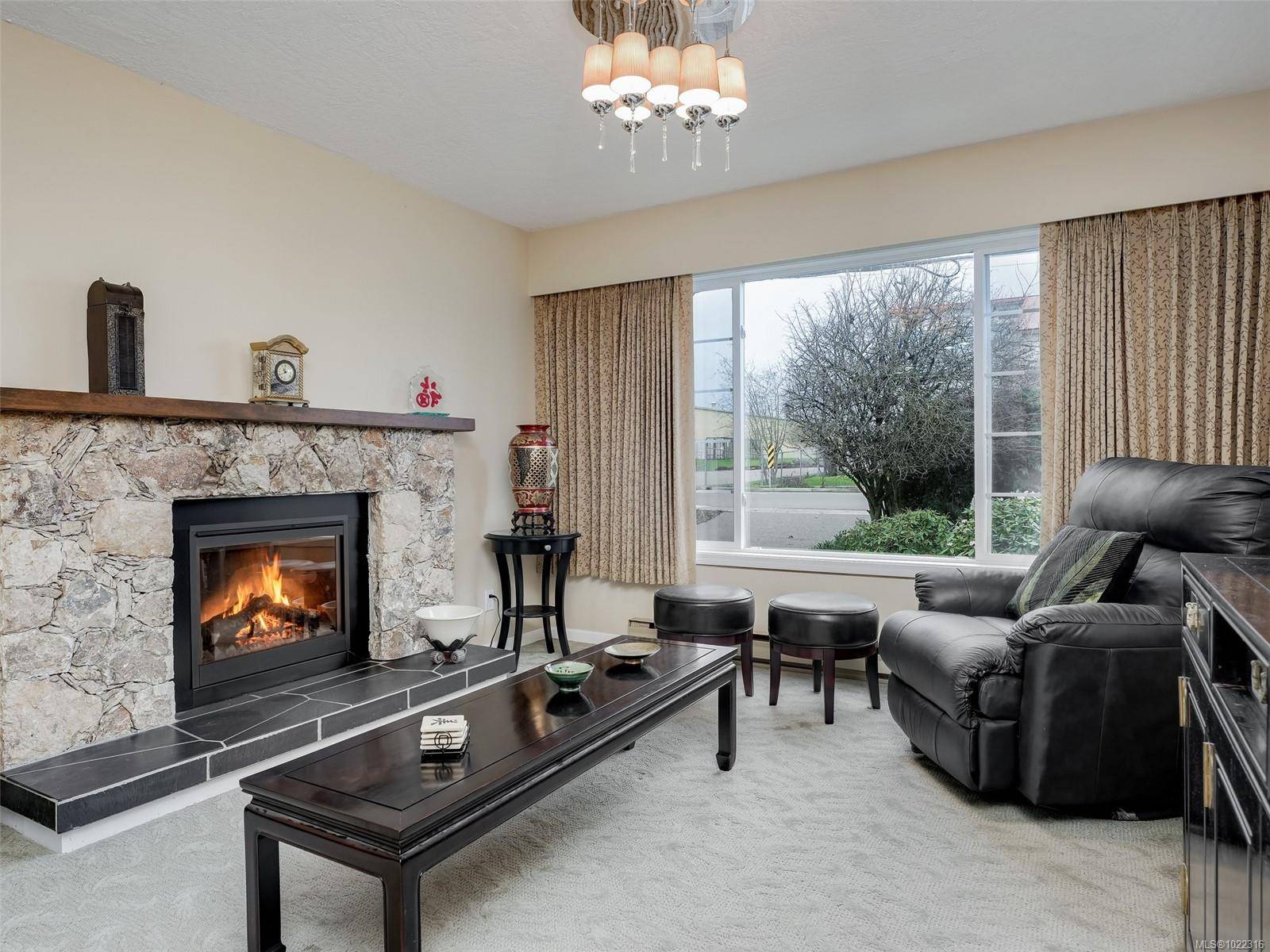 Sidney, BC V8L 4G5,9907 Galaran Rd