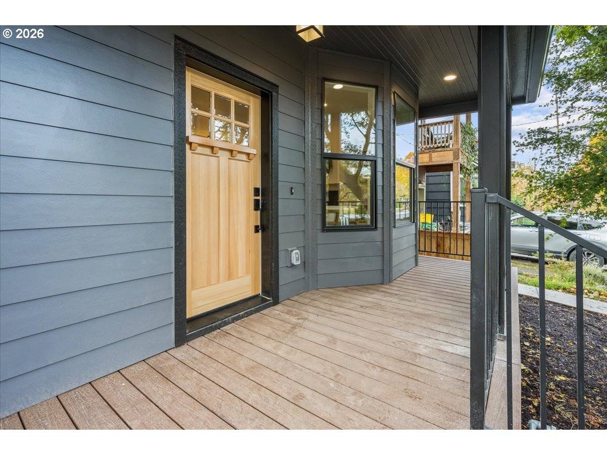 Portland, OR 97215,4234 SE YAMHILL ST