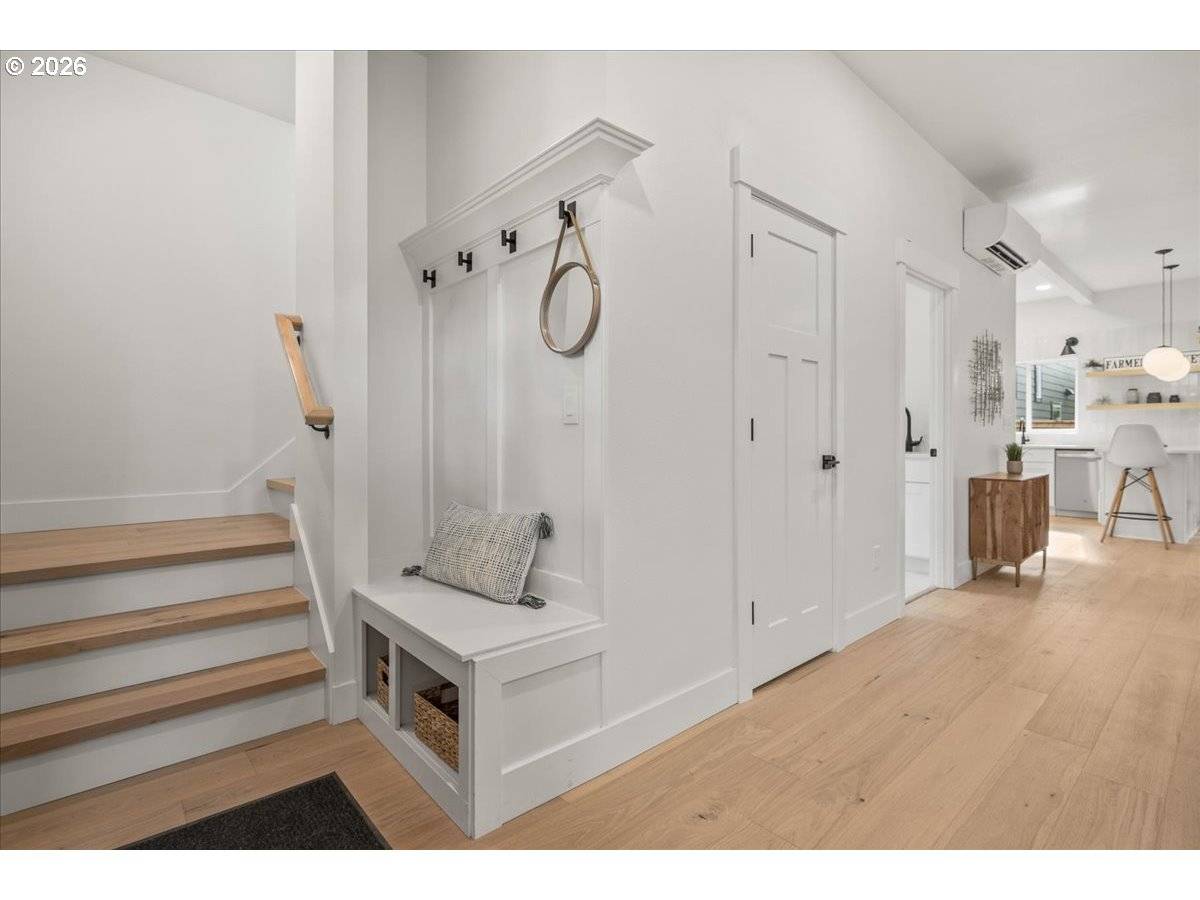 Portland, OR 97215,4234 SE YAMHILL ST