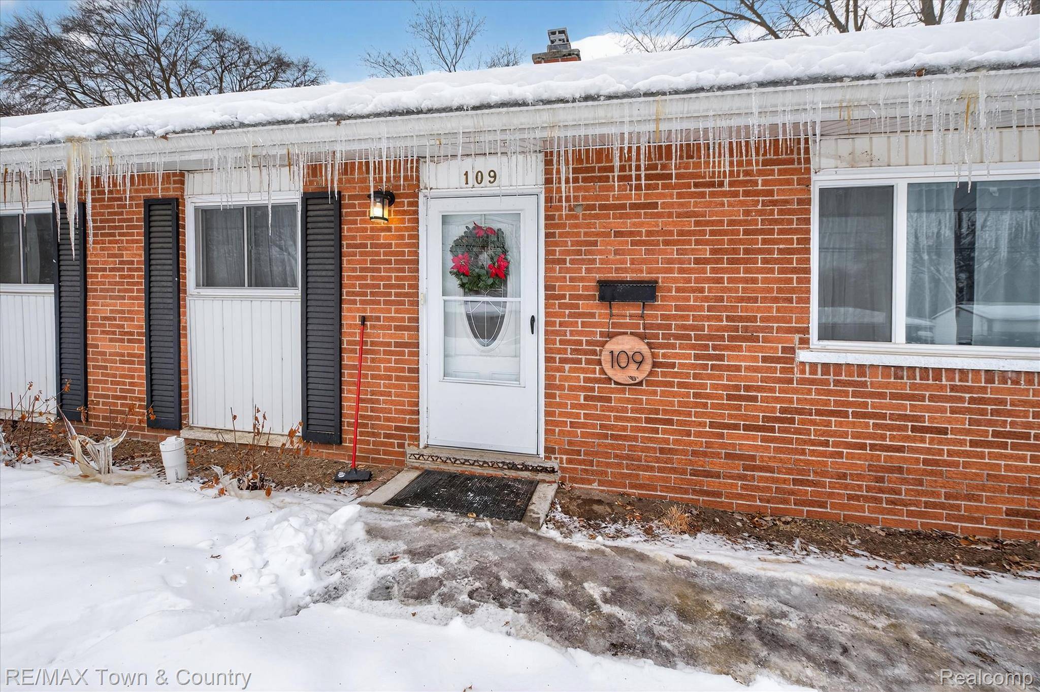 Holly, MI 48442,109 N Corbin St