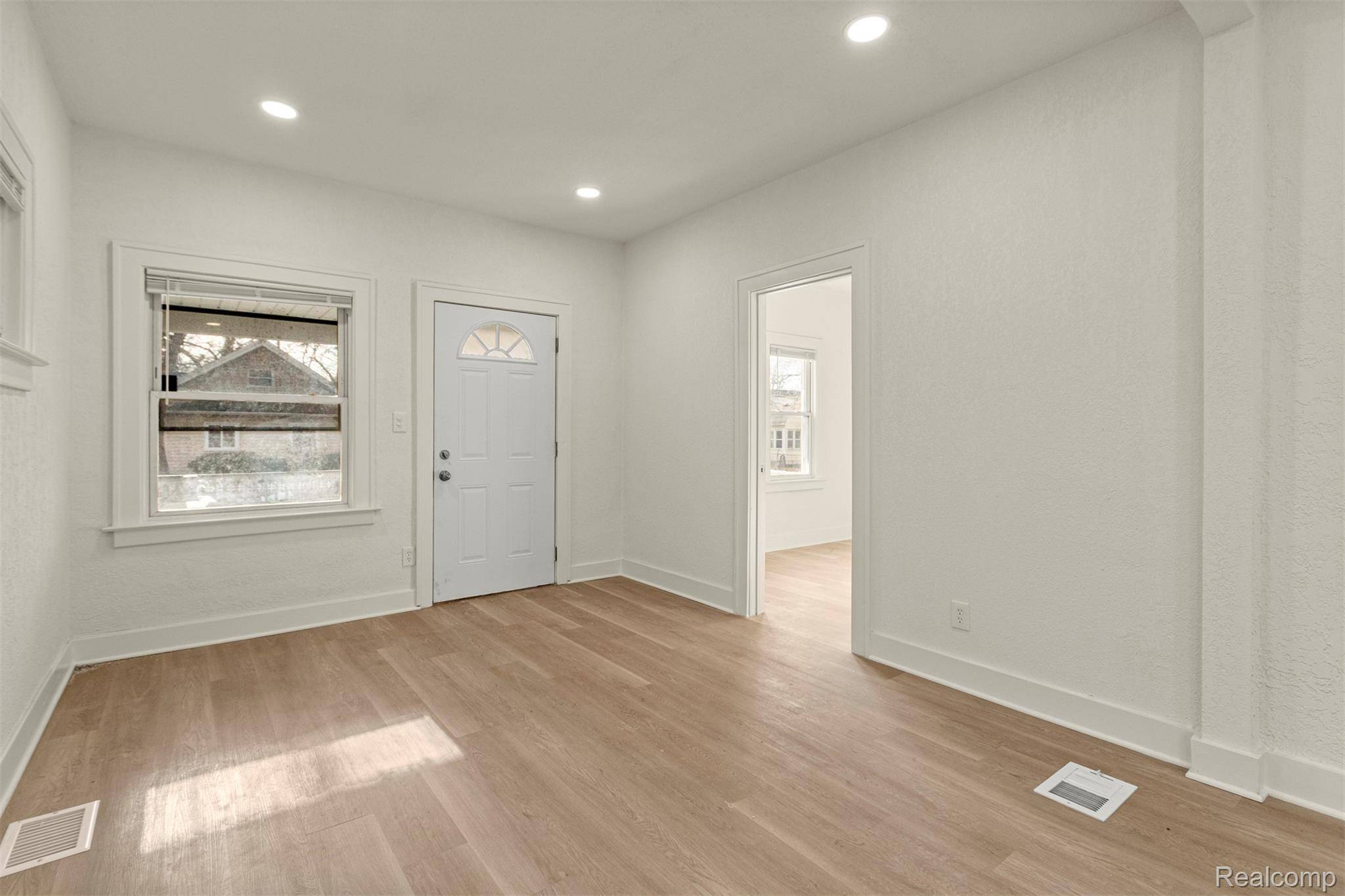 Hazel Park, MI 48030,1129 E Harry AVE