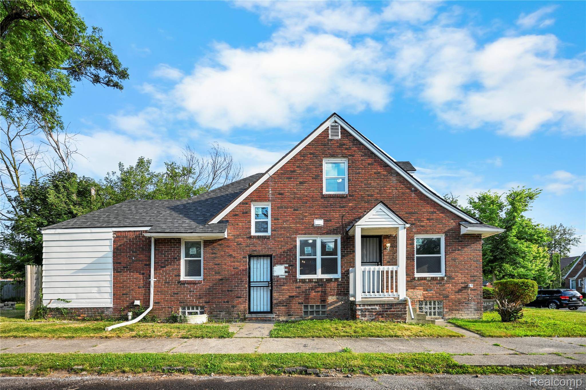 Detroit, MI 48219,16216 Greenview AVE