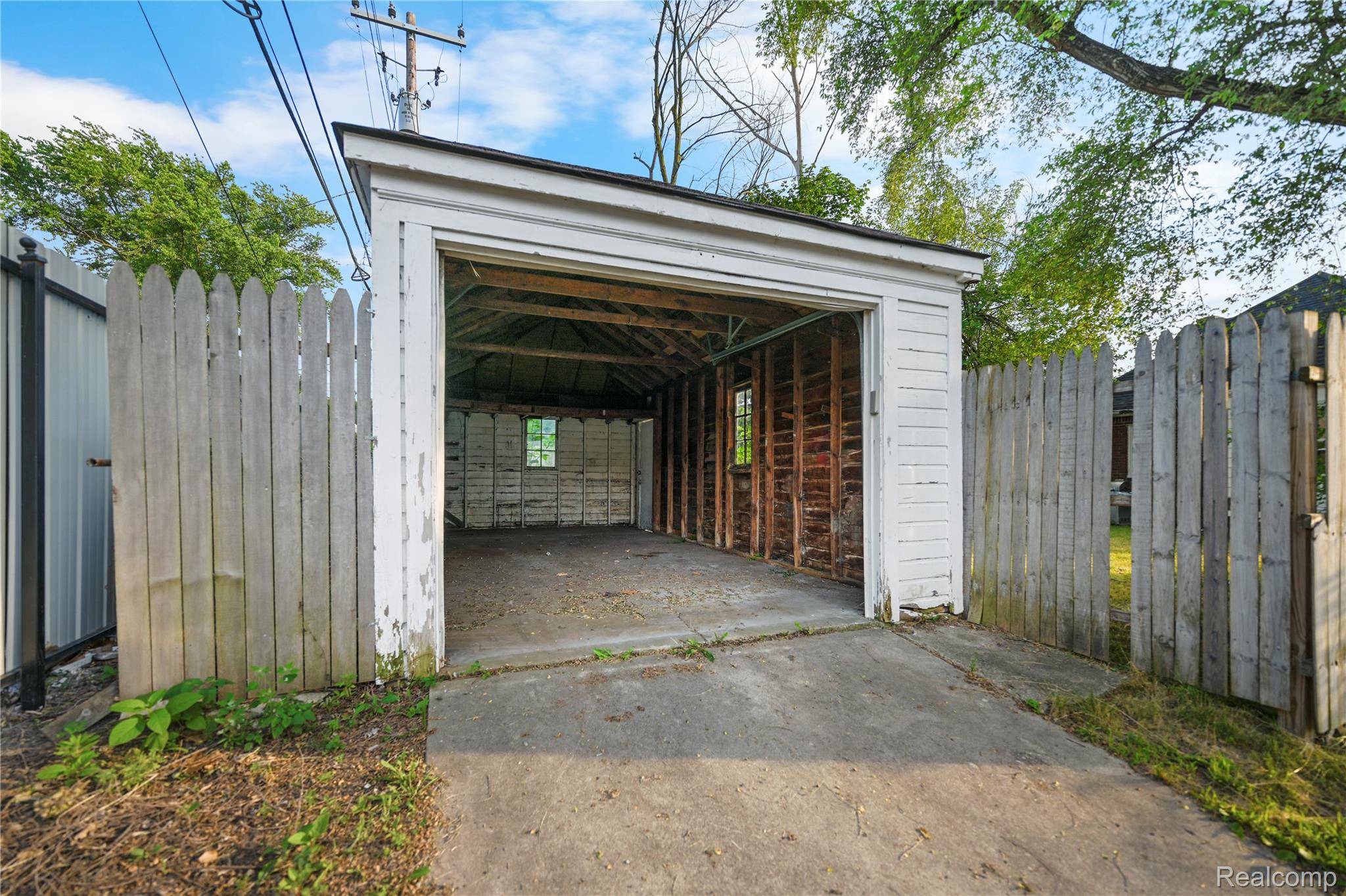 Detroit, MI 48219,16216 Greenview AVE