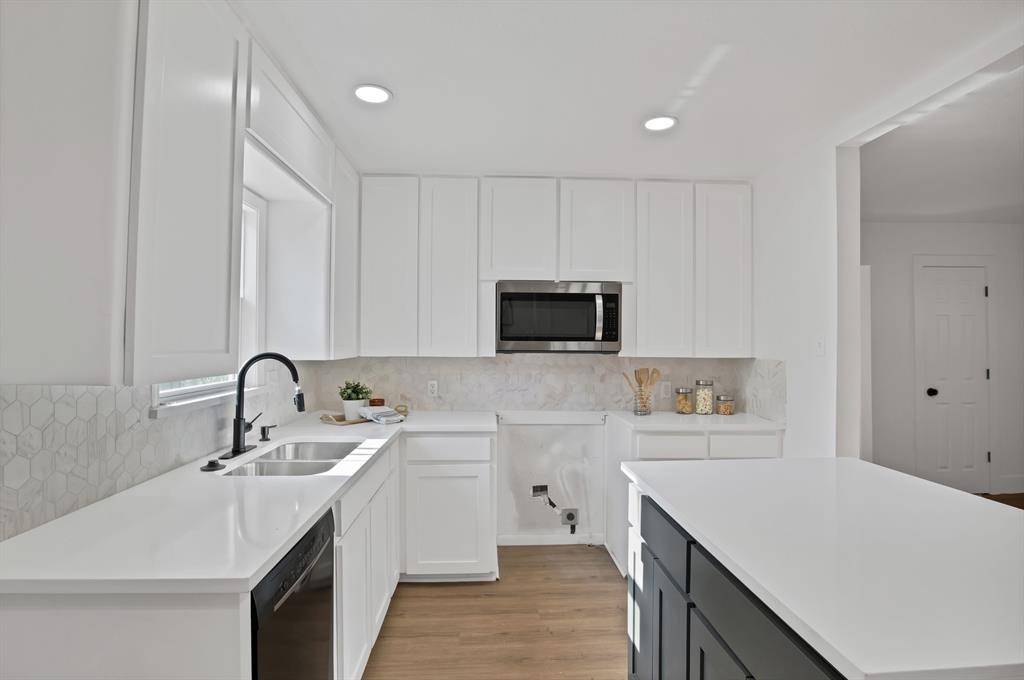 Hurst, TX 76053,552 Norwood Drive