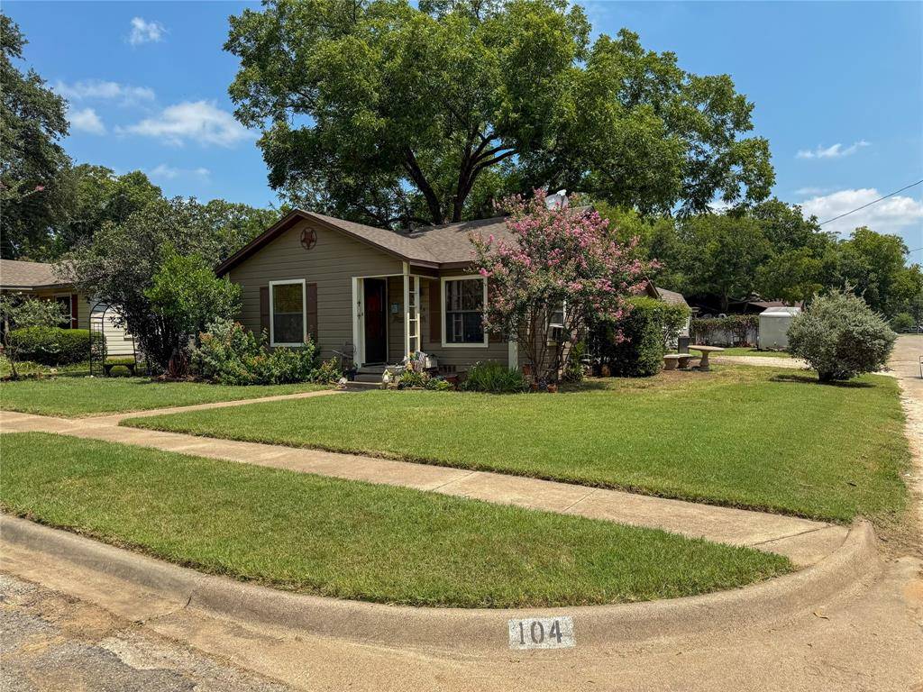 Cleburne, TX 76033,104 Dixon Street