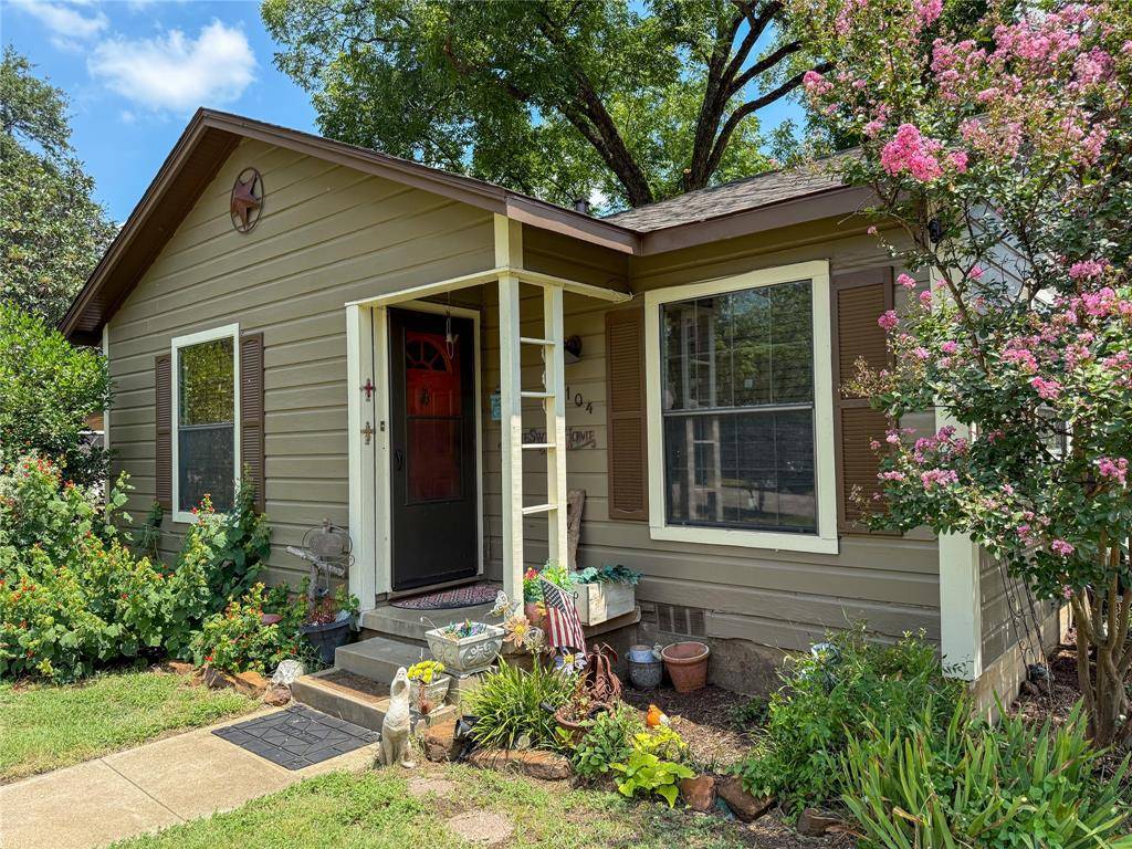 Cleburne, TX 76033,104 Dixon Street