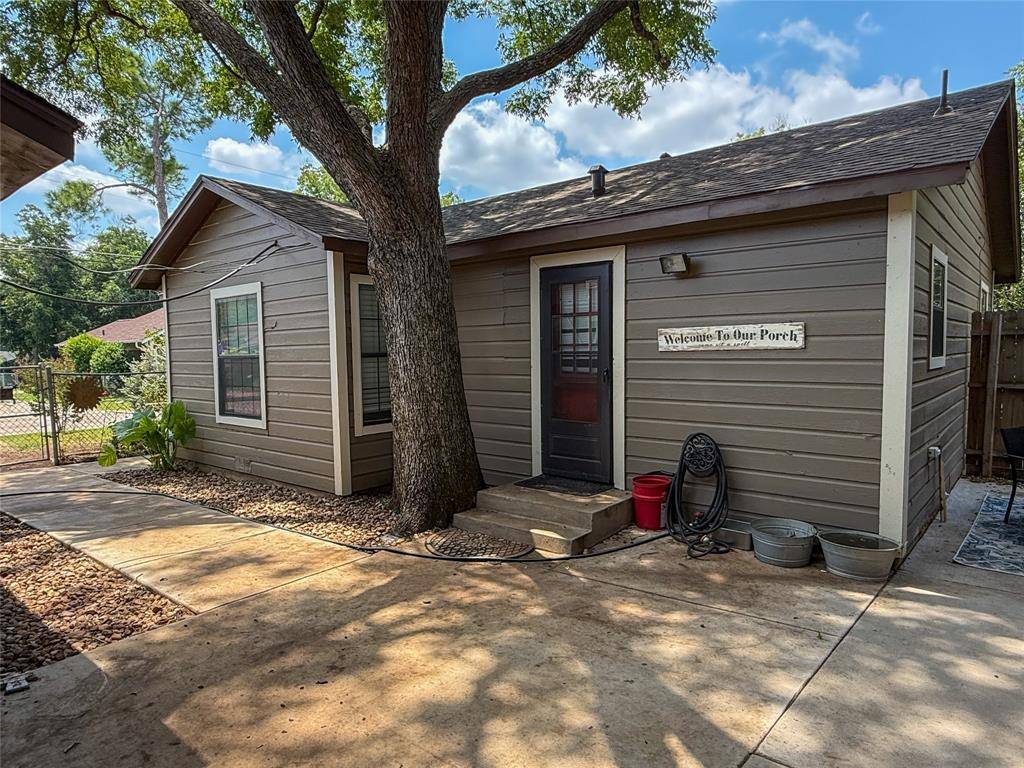 Cleburne, TX 76033,104 Dixon Street