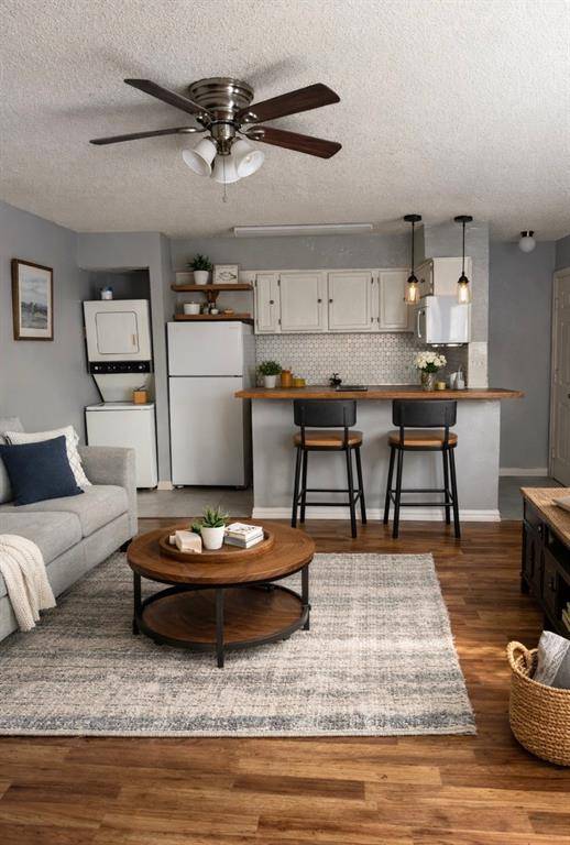 Dallas, TX 75243,9809 Walnut Street #E305