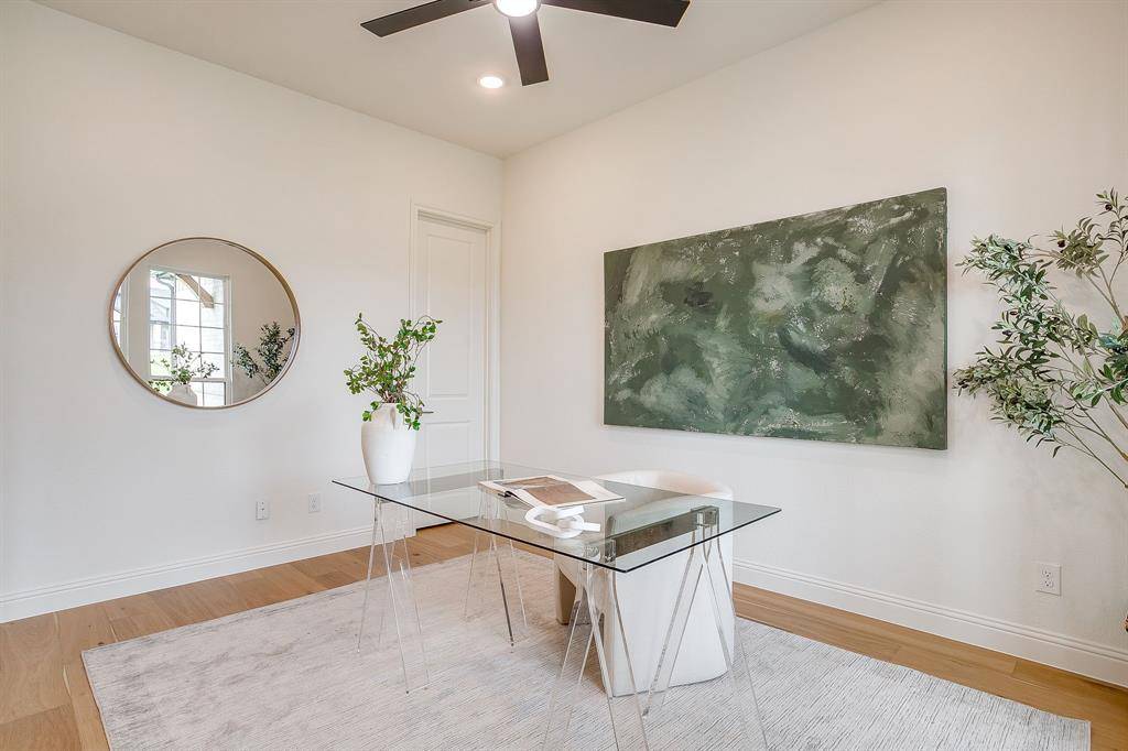 Azle, TX 76020,320 Slimp Bluff