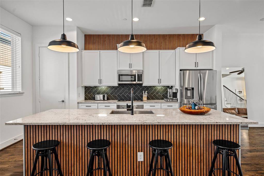 Dallas, TX 75219,4211 Rawlins Street #838