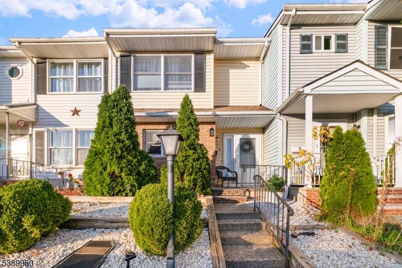 Manville Boro, NJ 08835,11 Kyle St