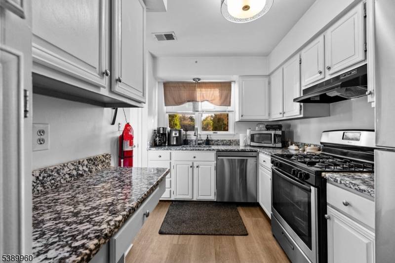 Manville Boro, NJ 08835,11 Kyle St