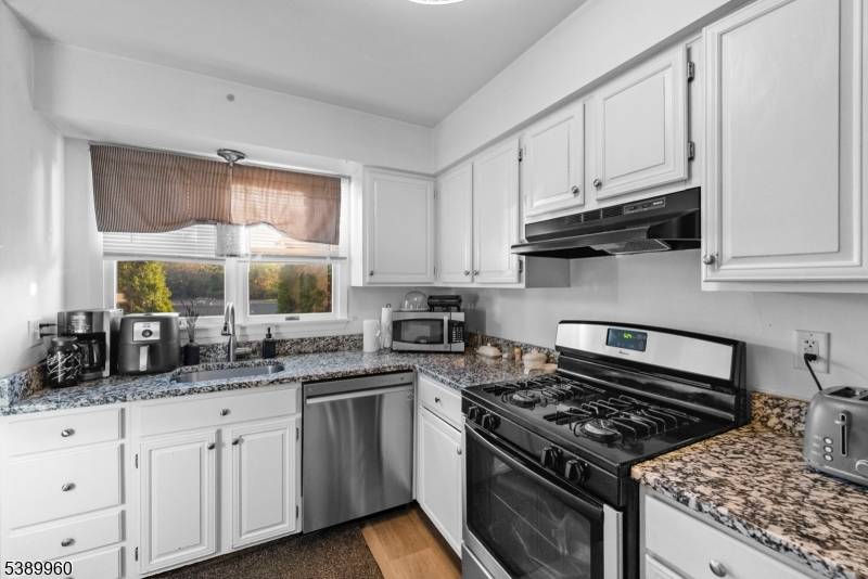 Manville Boro, NJ 08835,11 Kyle St