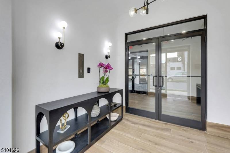 Lyndhurst Twp., NJ 07071,255 Ridge Rd #18