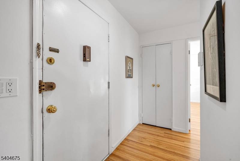 Clifton City, NJ 07013,605 Grove St #16