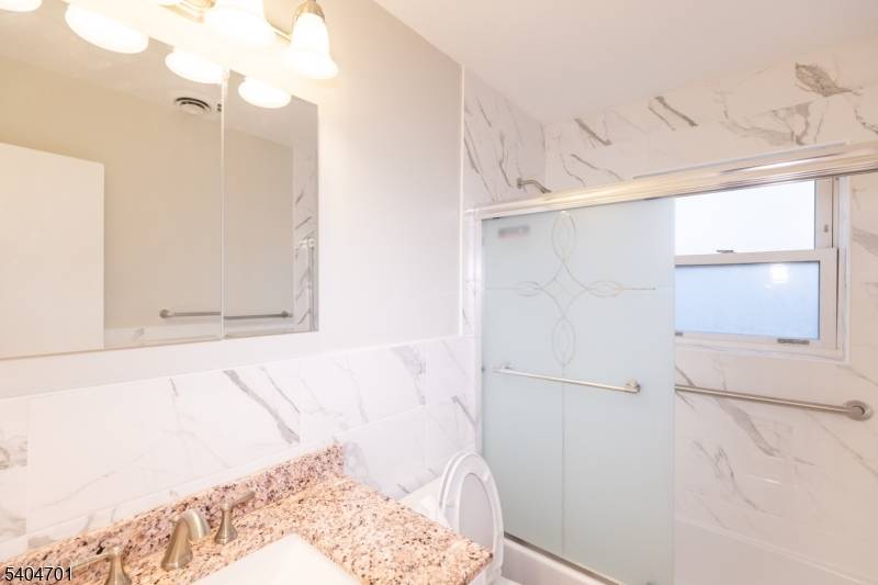 Edison Twp., NJ 08837,187 Evergreen #4B