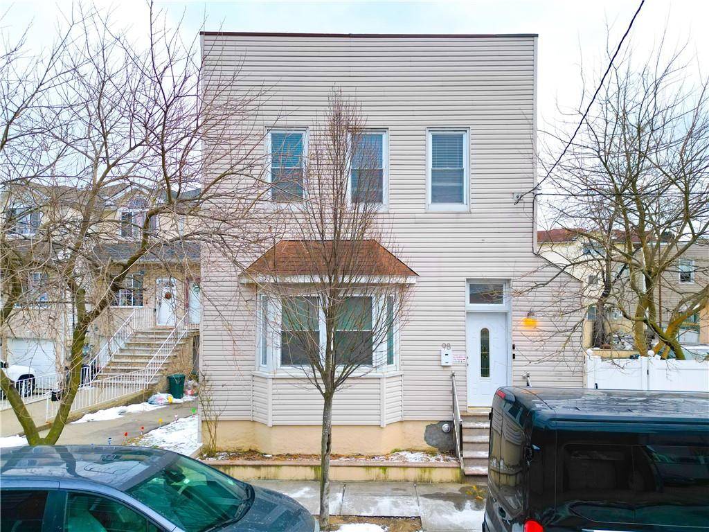Staten  Island, NY 10305,98 Robin RD