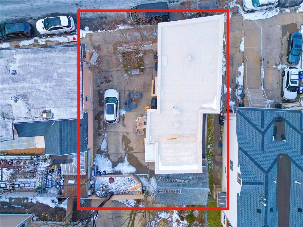 Staten  Island, NY 10305,98 Robin RD