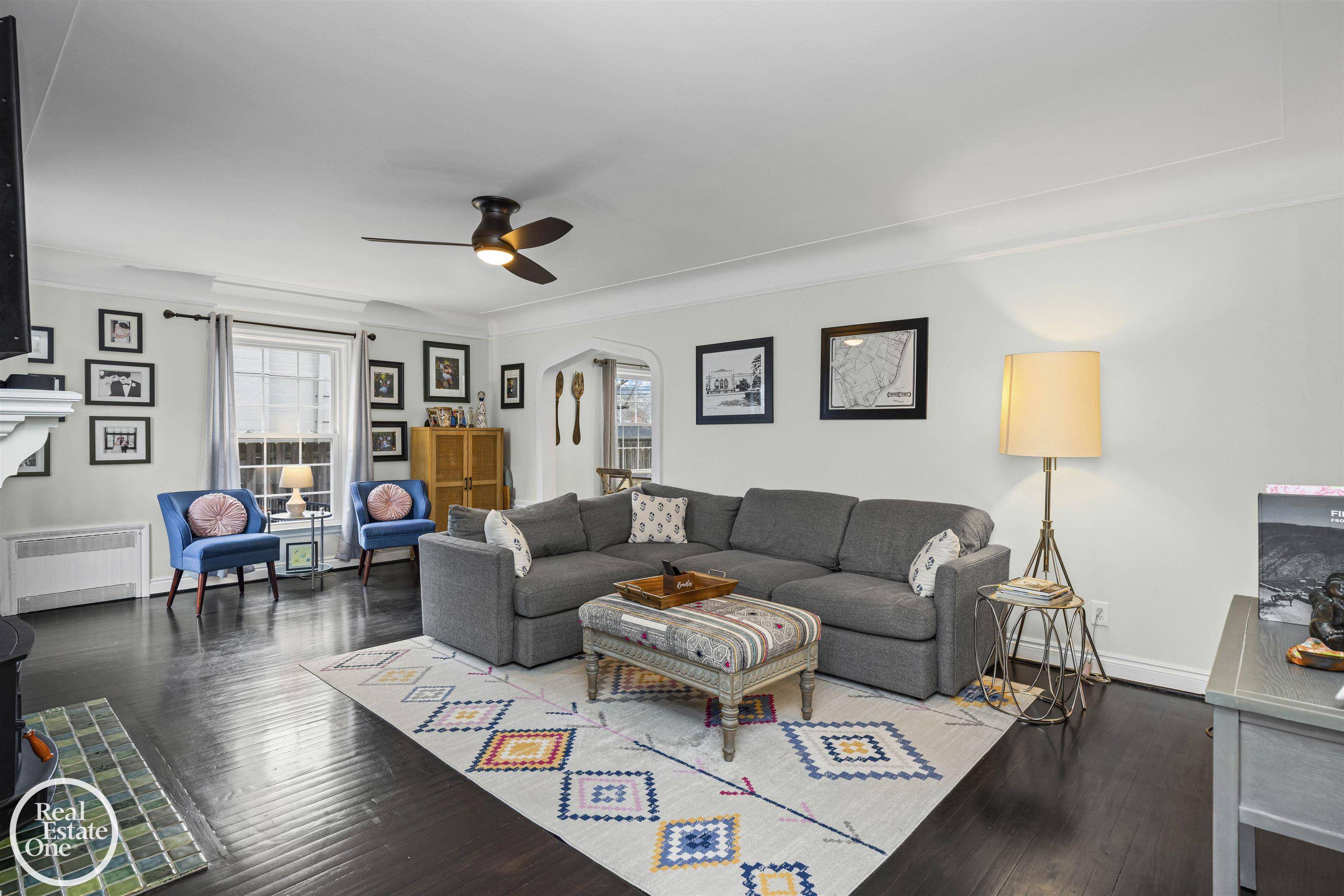 Grosse Pointe Woods, MI 48236,644 Hawthorne RD