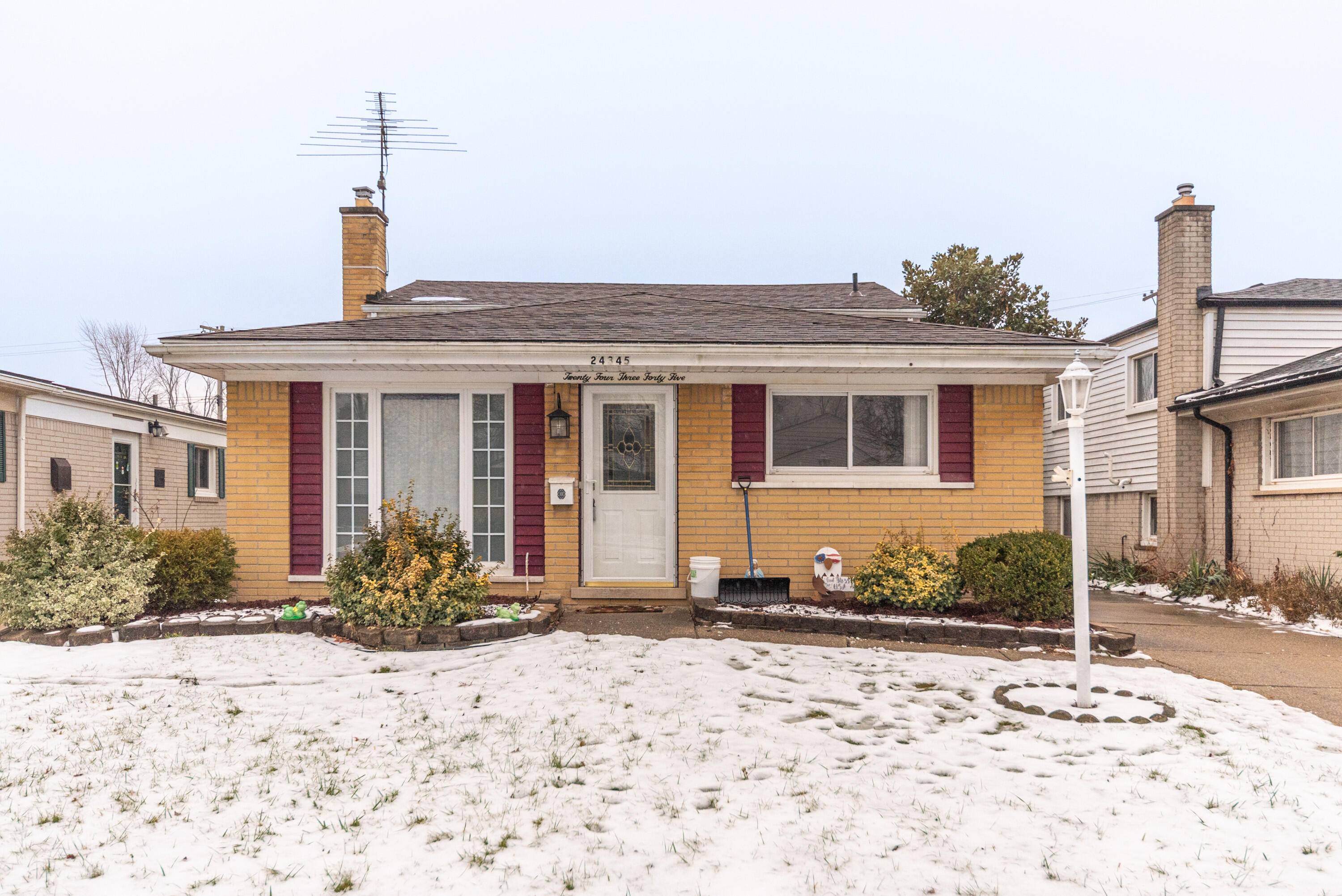 Dearborn Heights, MI 48125,24345 Hanover ST