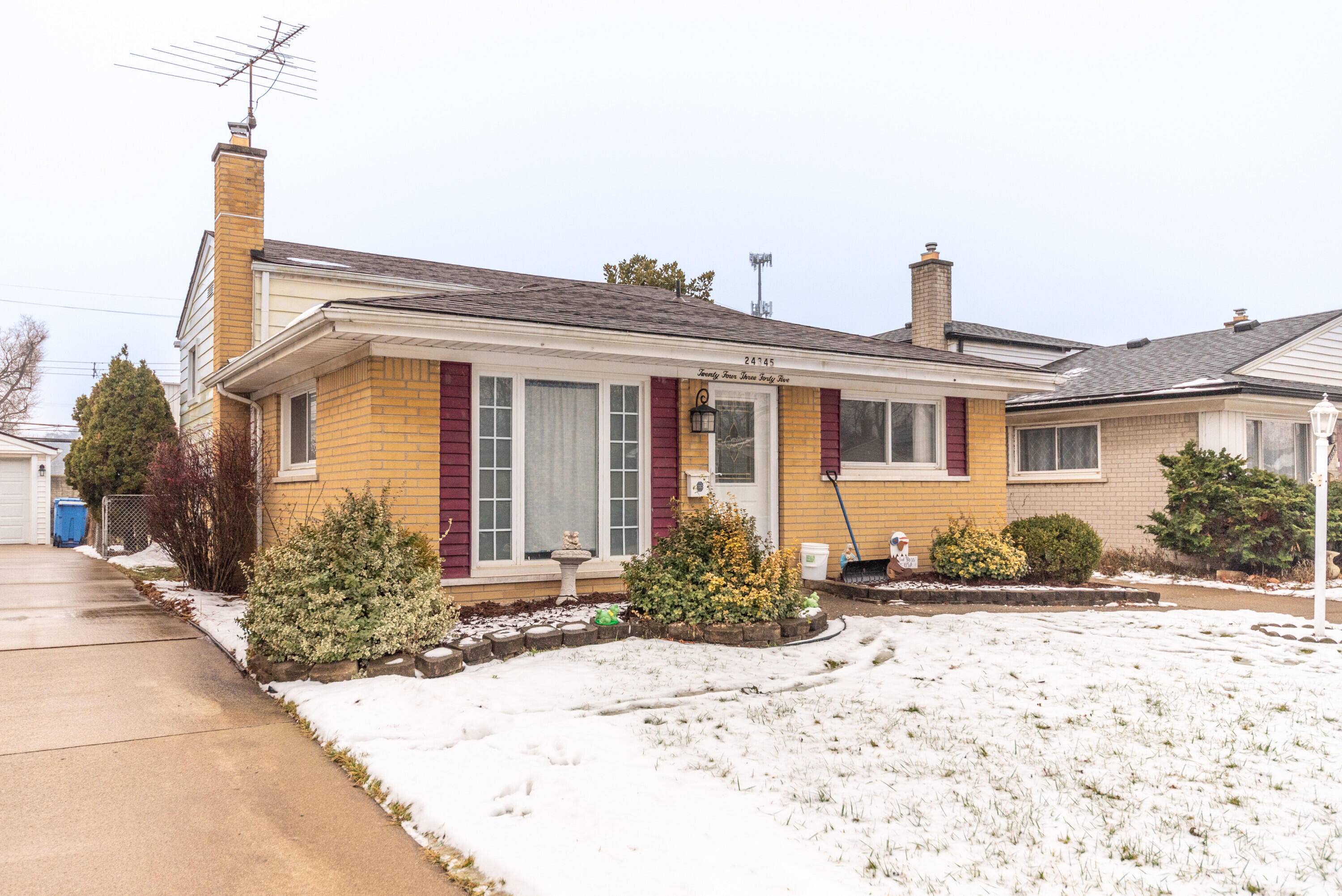 Dearborn Heights, MI 48125,24345 Hanover ST