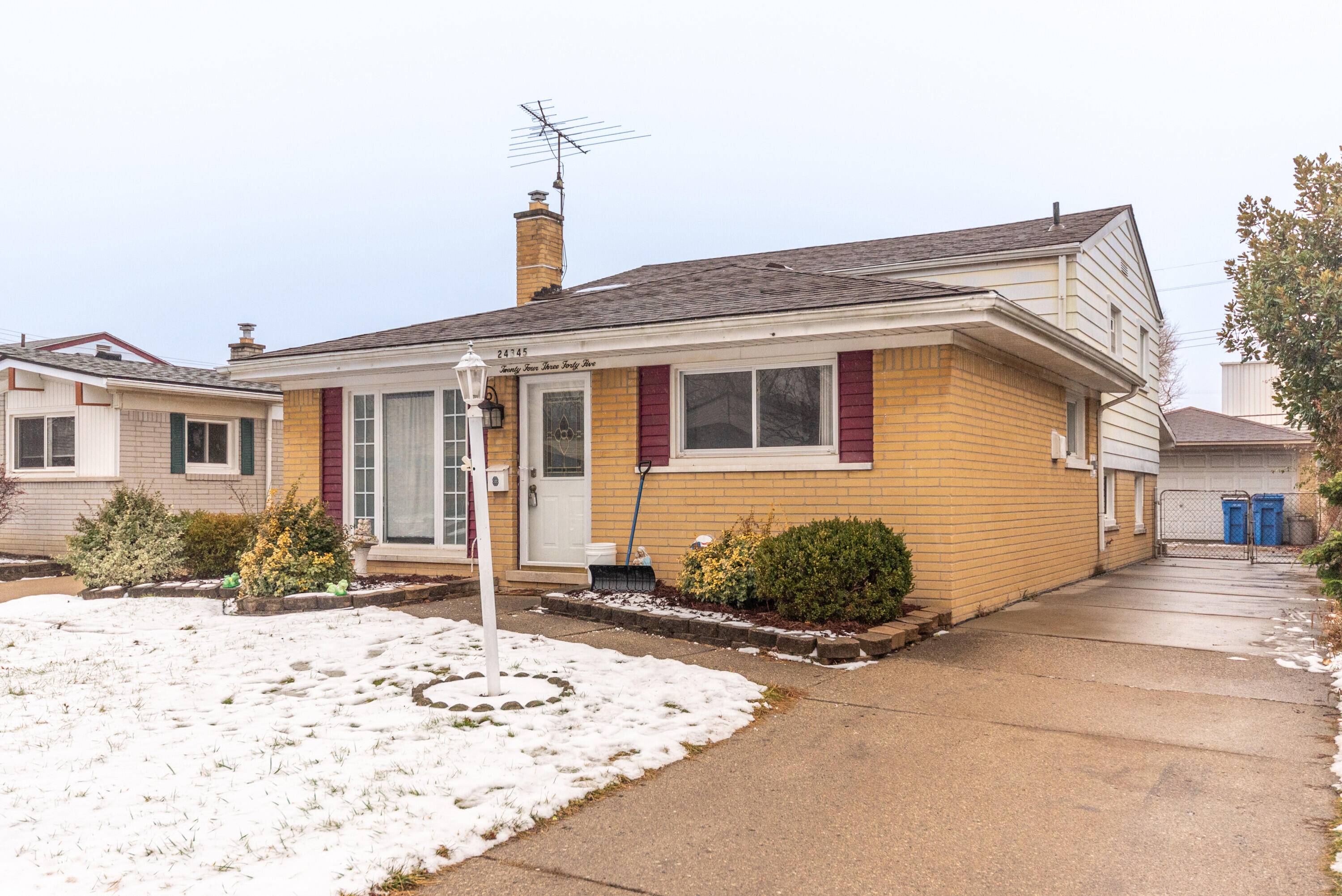 Dearborn Heights, MI 48125,24345 Hanover ST