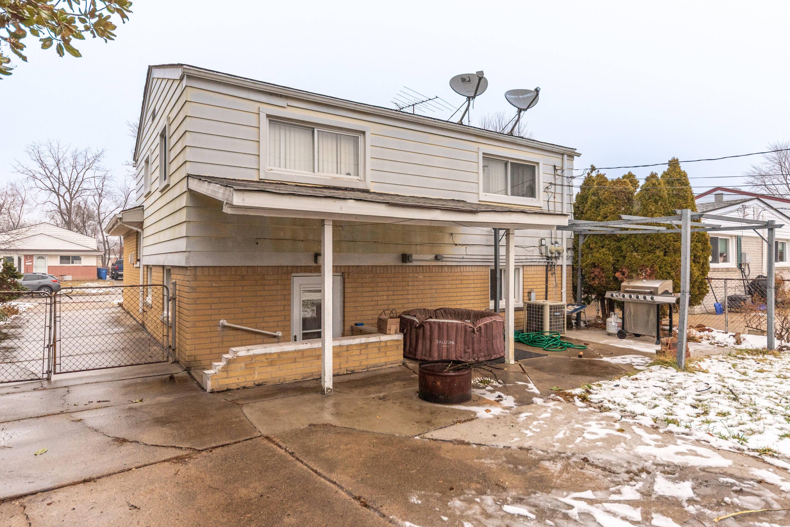 Dearborn Heights, MI 48125,24345 Hanover ST