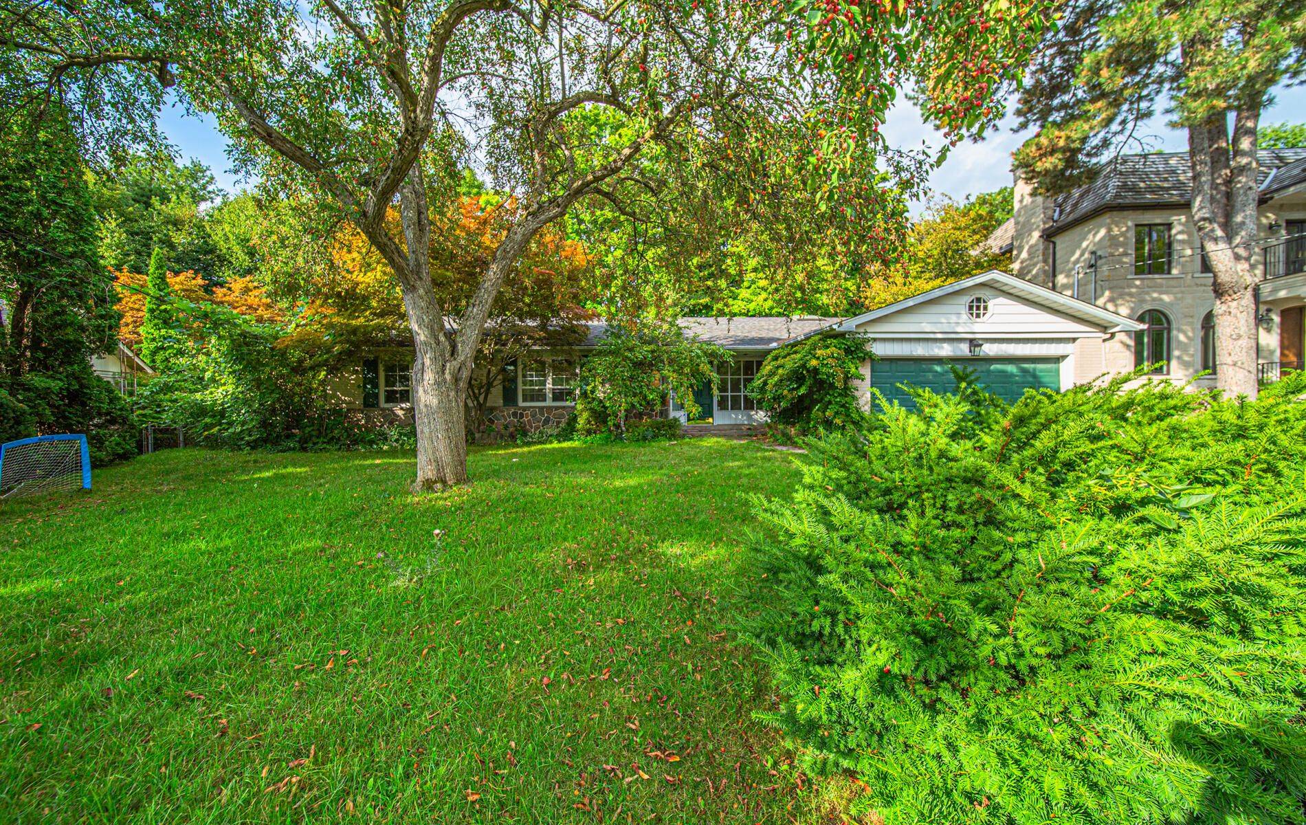 Toronto C13, ON M3B 1J9,15 Artinger CT