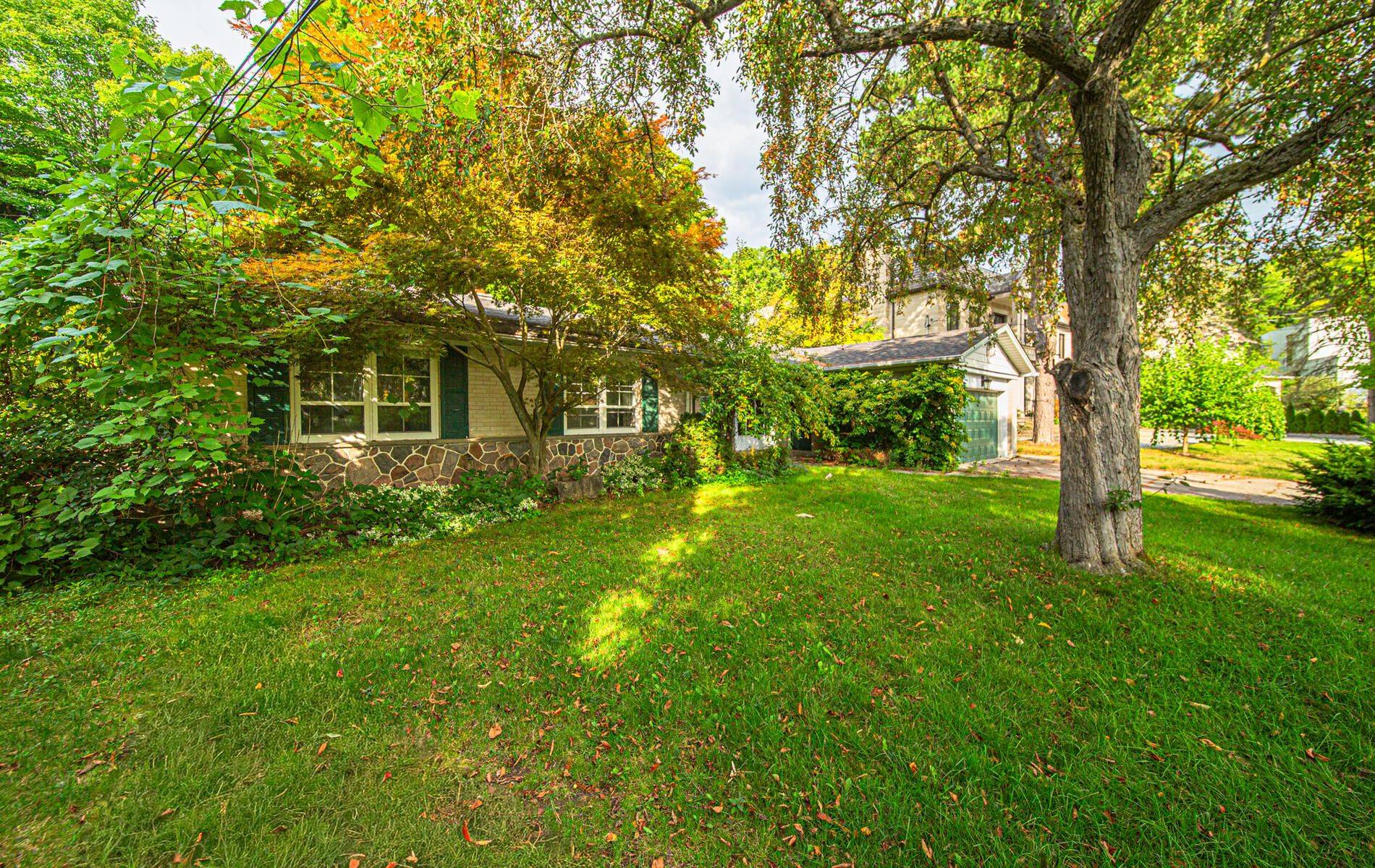 Toronto C13, ON M3B 1J9,15 Artinger CT