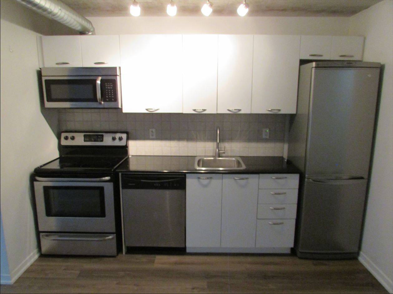 Toronto C01, ON M6J 0A1,170 Sudbury ST #305