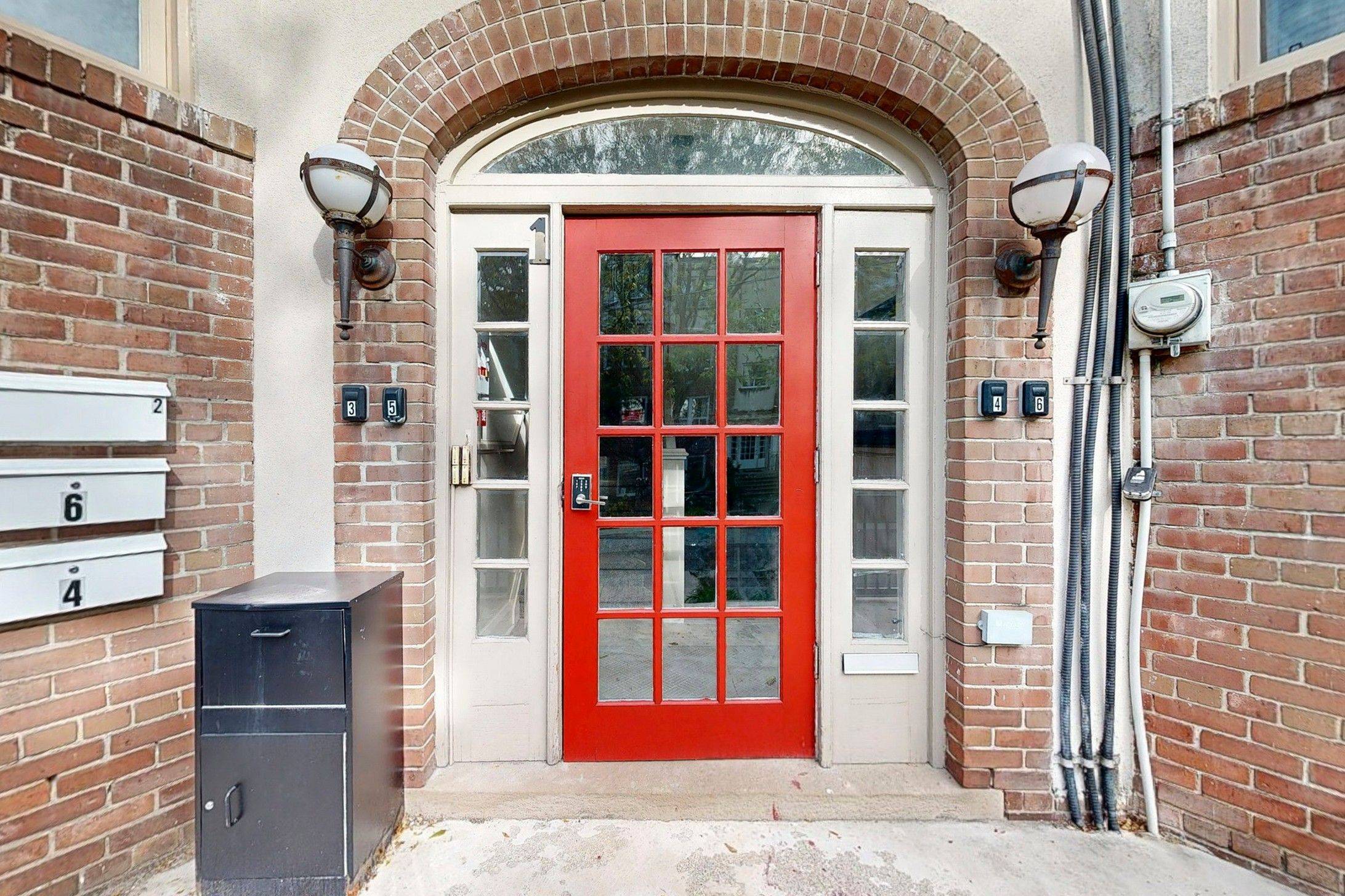 Toronto C03, ON M6C 1C9,9 Humewood CT #Building 1 Unit 3