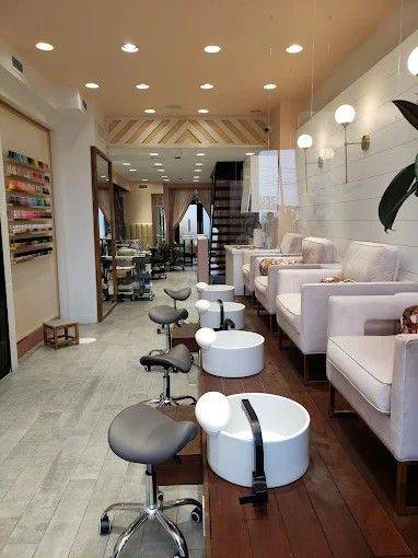 Toronto C01, ON M6J 1G1,829 Queen ST W