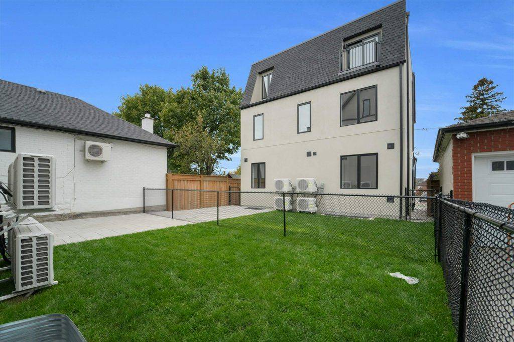 Toronto C03, ON M6C 3R3,502 Atlas AVE #C