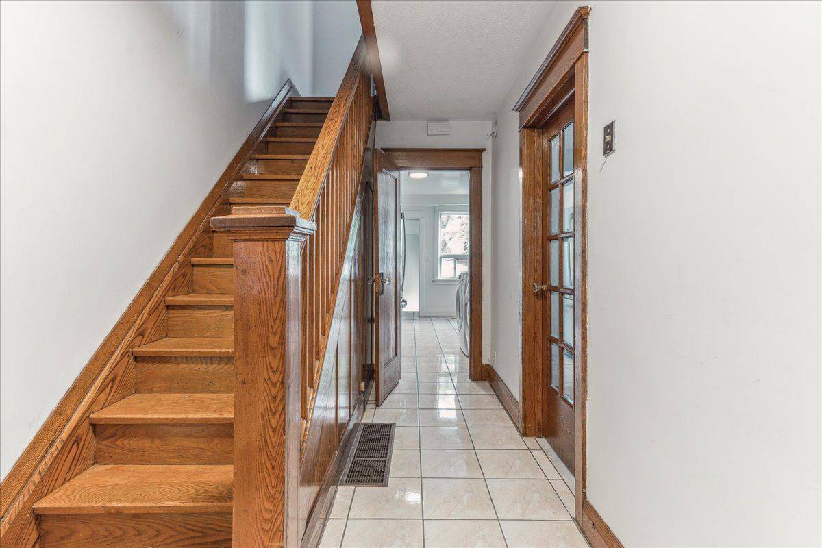 Toronto E03, ON M4J 1P3,89 Strathmore BLVD #Upper