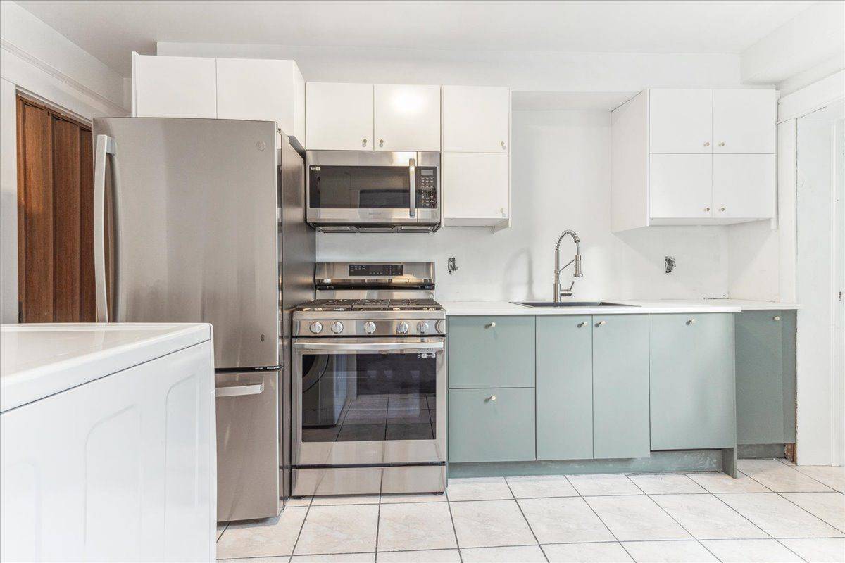 Toronto E03, ON M4J 1P3,89 Strathmore BLVD #Upper