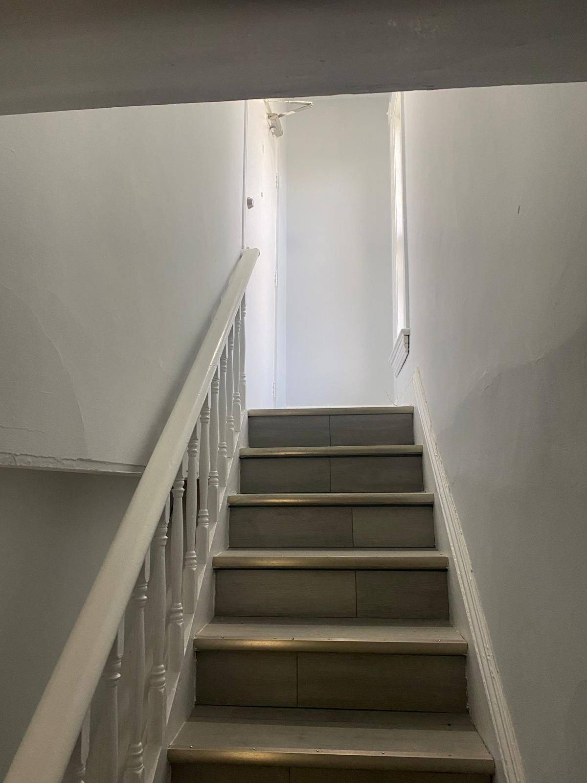 Oshawa, ON L1H 4R4,201 Albert ST #Upper