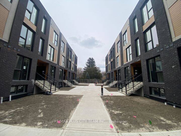 Toronto E06, ON M1N 0B9,176 Clonmore DR #BlkA#16