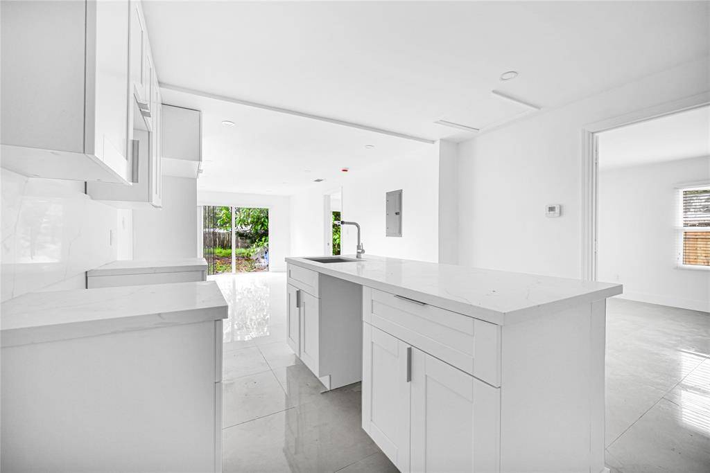 Pompano Beach, FL 33060,127 NE 8th St