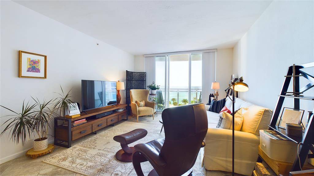 Hollywood, FL 33019,3001 S Ocean Dr #923