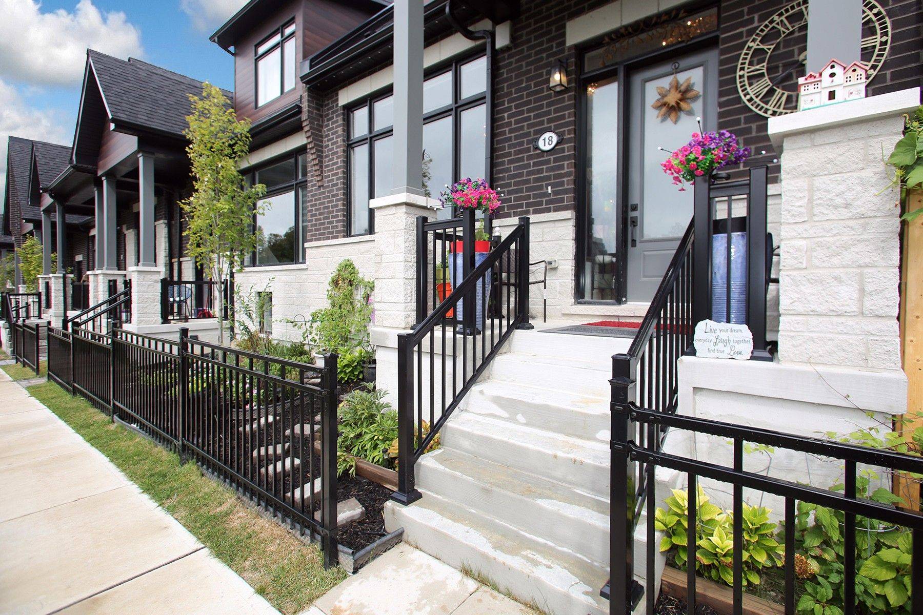 Uxbridge, ON L9P 0R9,18 Vern Robertson Gate