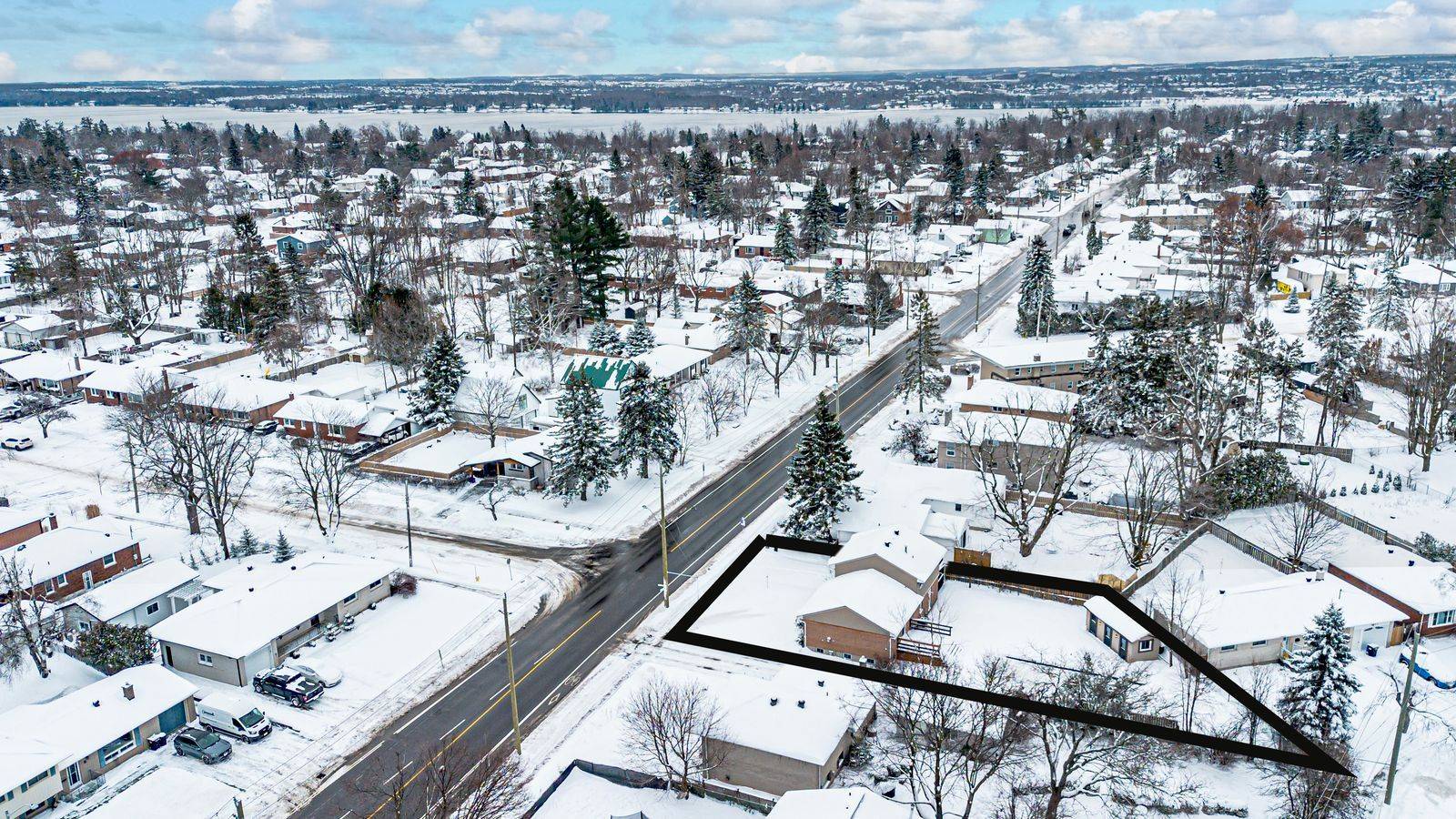 Barrie, ON L4M 3X2,262 Duckworth ST