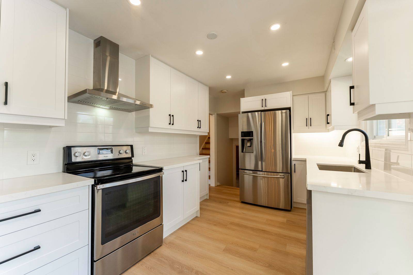 Barrie, ON L4M 3X2,262 Duckworth ST