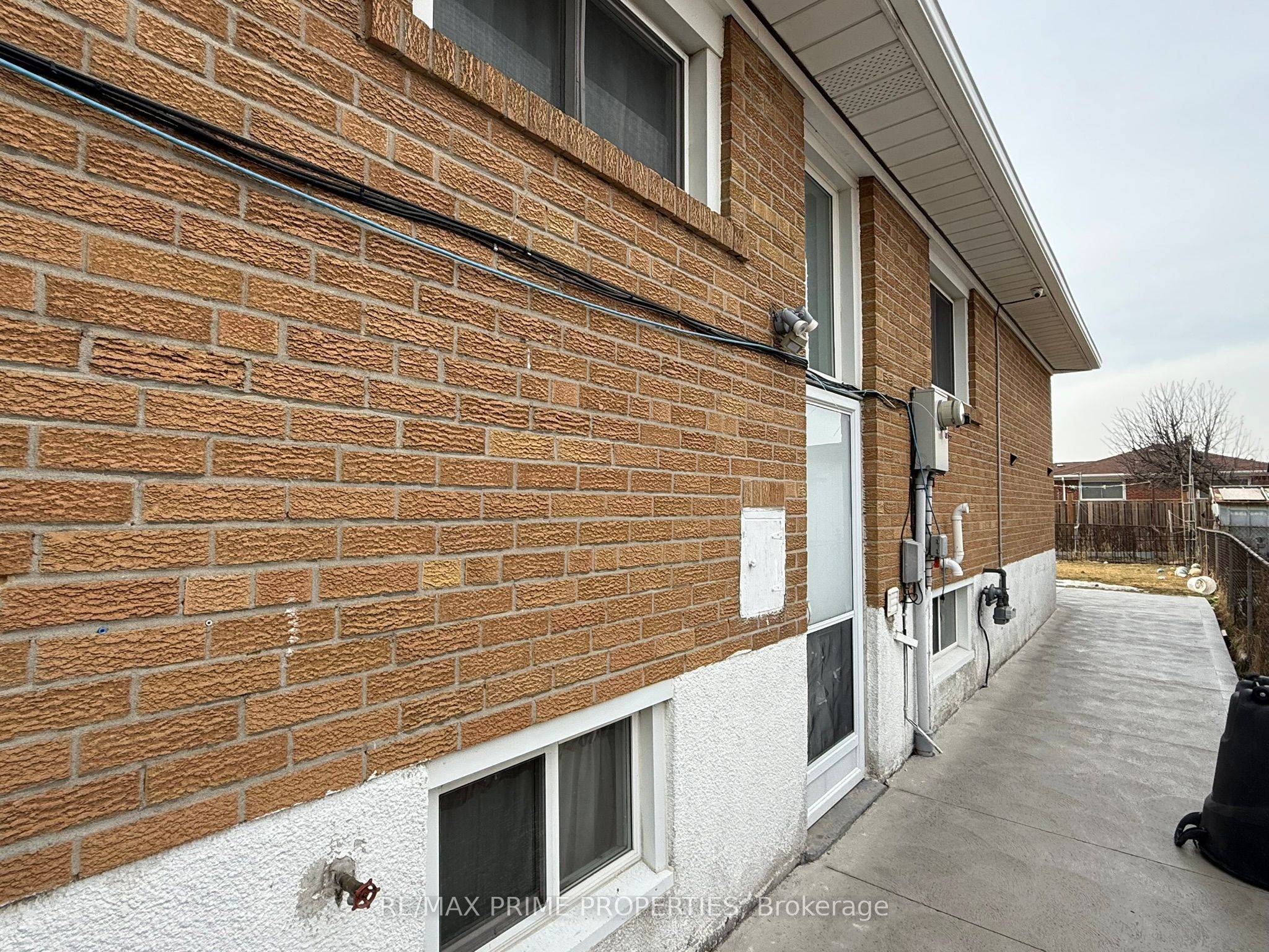 Mississauga, ON L4T 1N2,3563 Laddie CRES #Upper