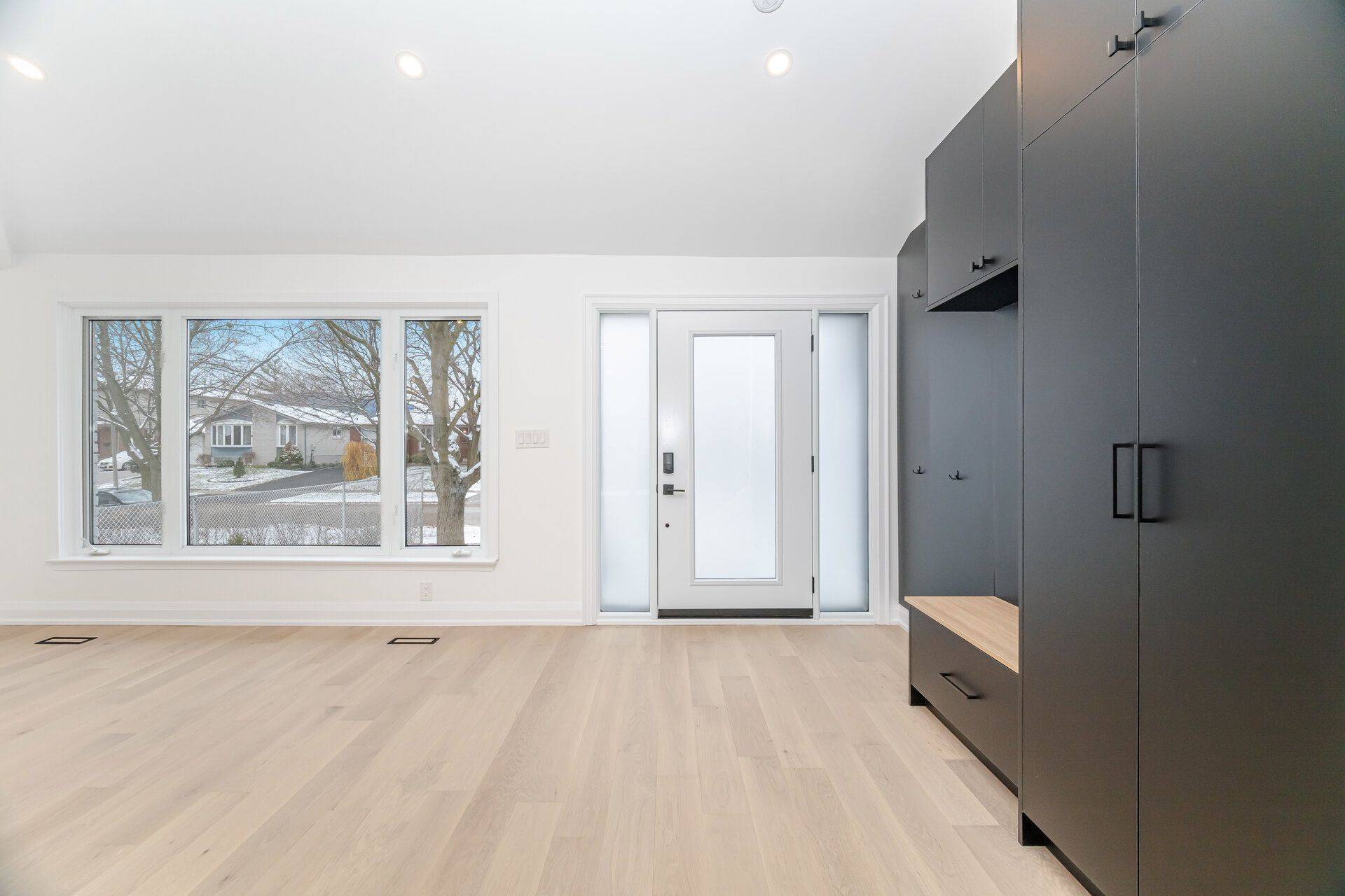 Oakville, ON L6L 2T5,2276 Wyandotte DR