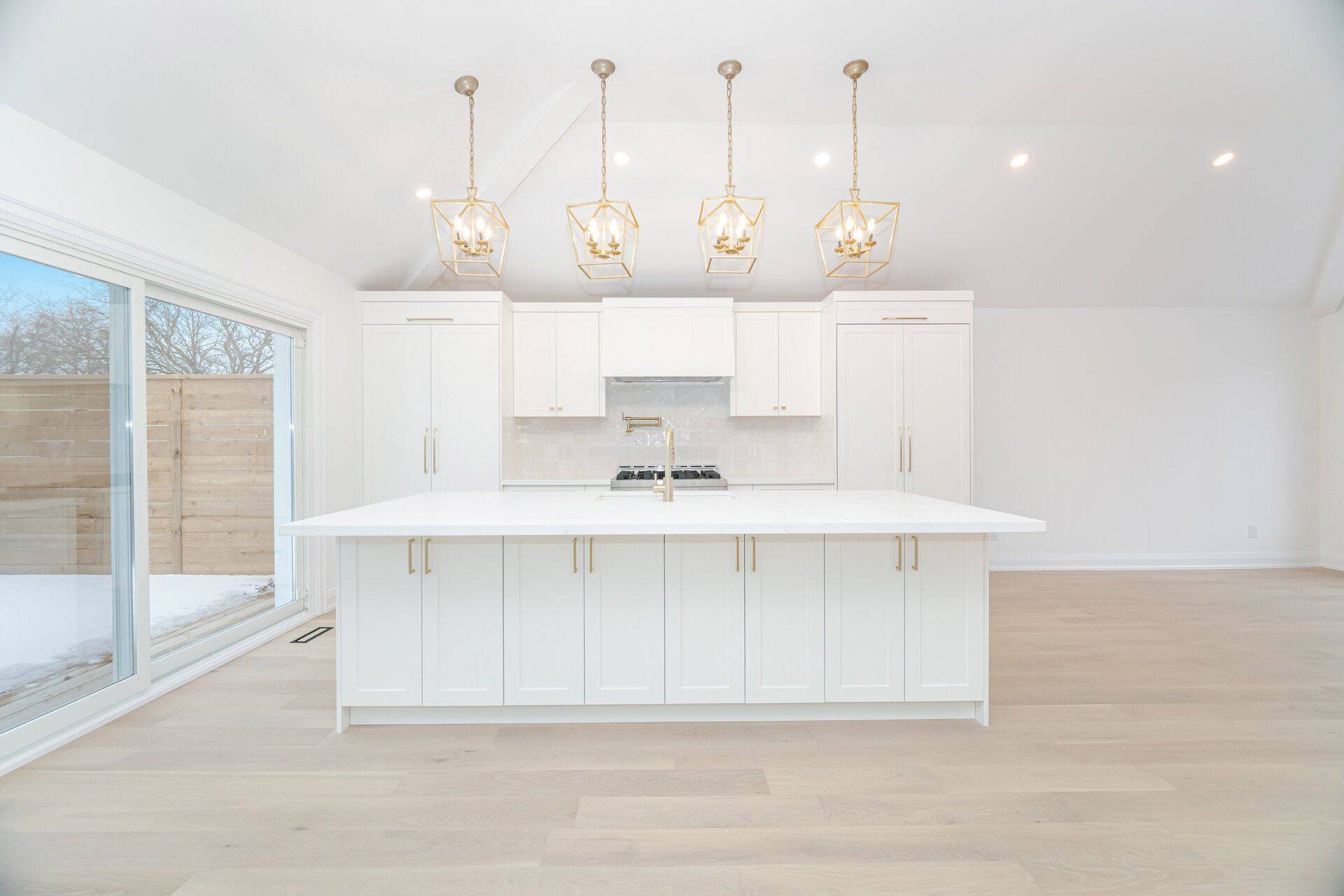 Oakville, ON L6L 2T5,2276 Wyandotte DR