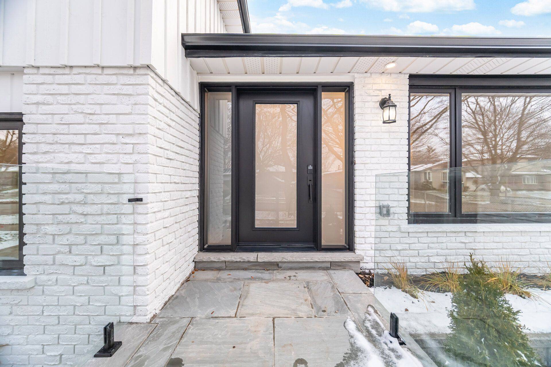 Oakville, ON L6L 2T5,2276 Wyandotte DR