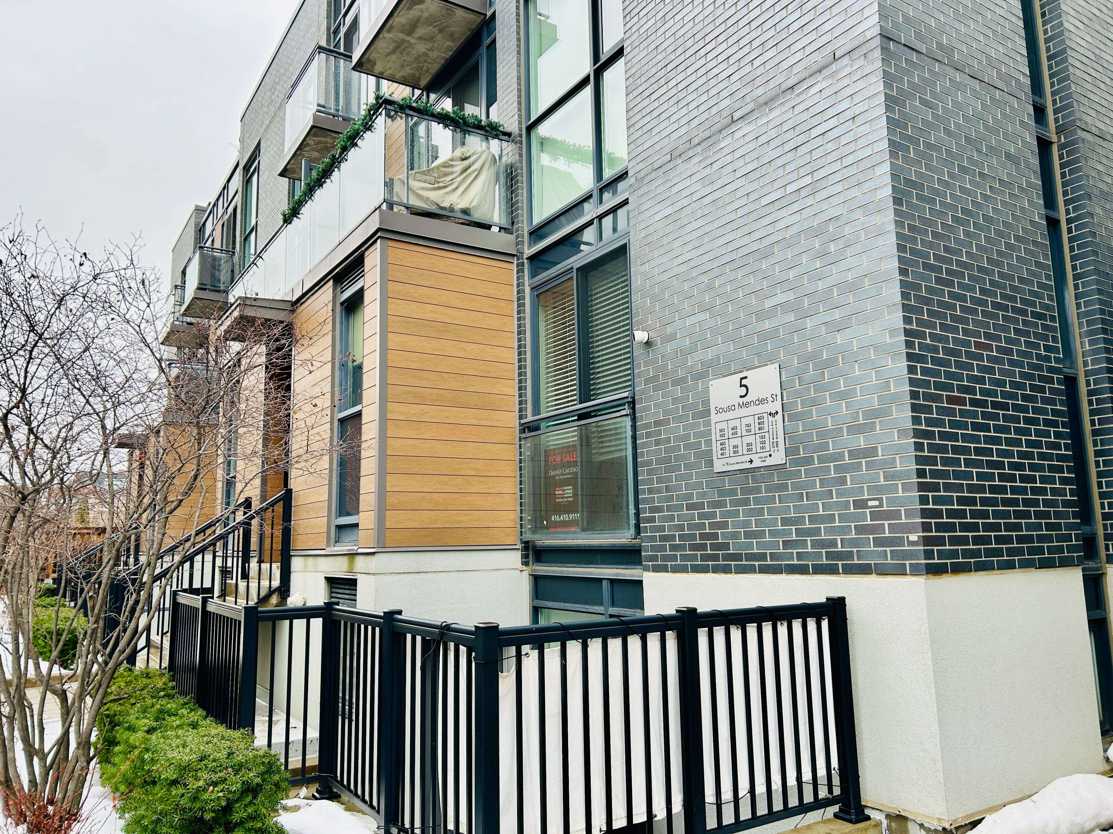 Toronto W02, ON M6P 0A8,5 Sousa Mendes ST #102