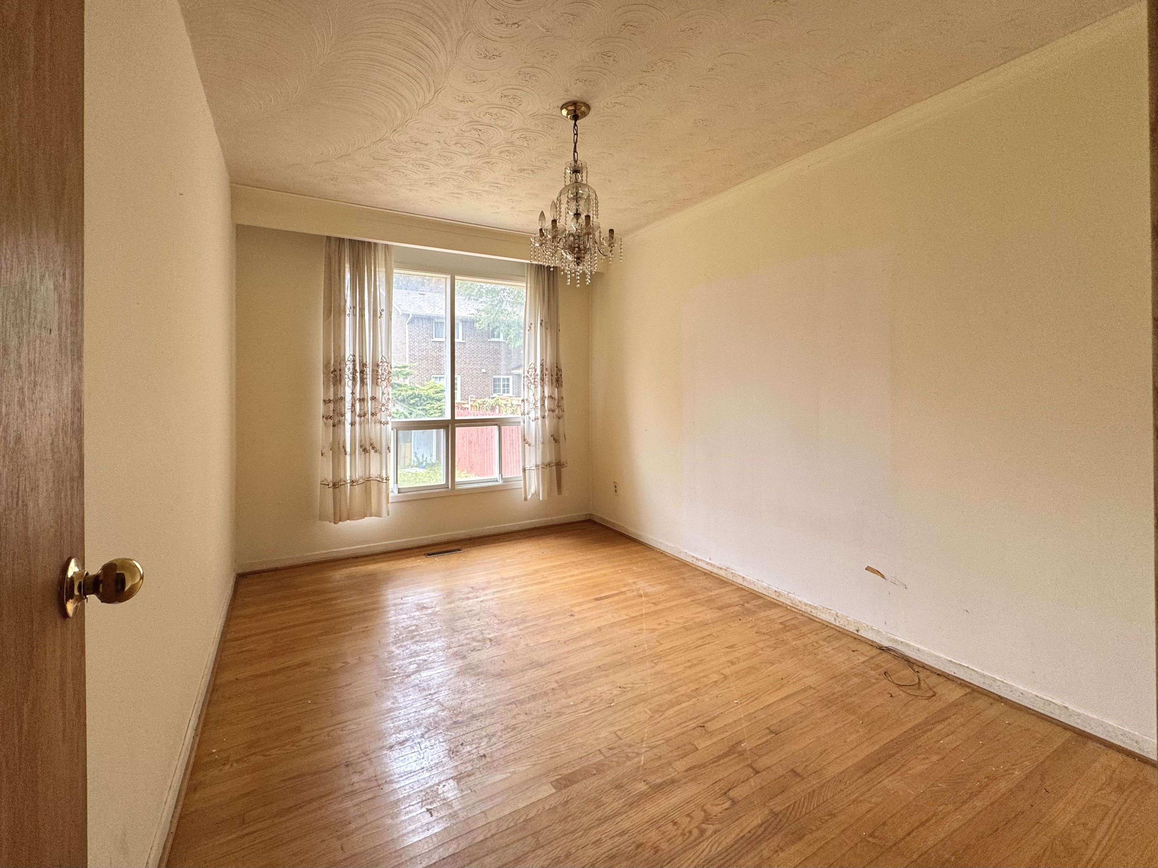 Mississauga, ON L5A 1E9,403 Chantenay DR