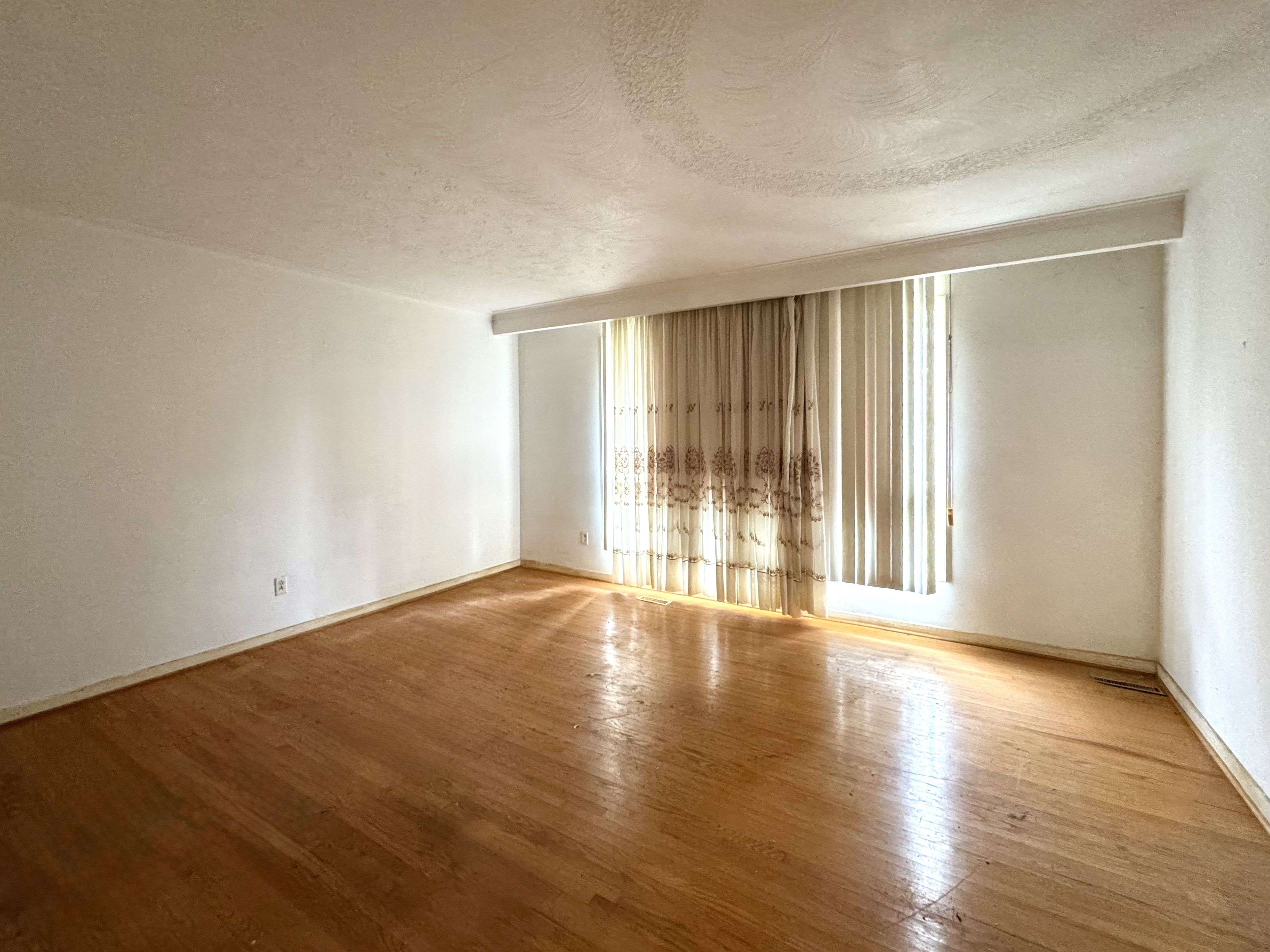 Mississauga, ON L5A 1E9,403 Chantenay DR