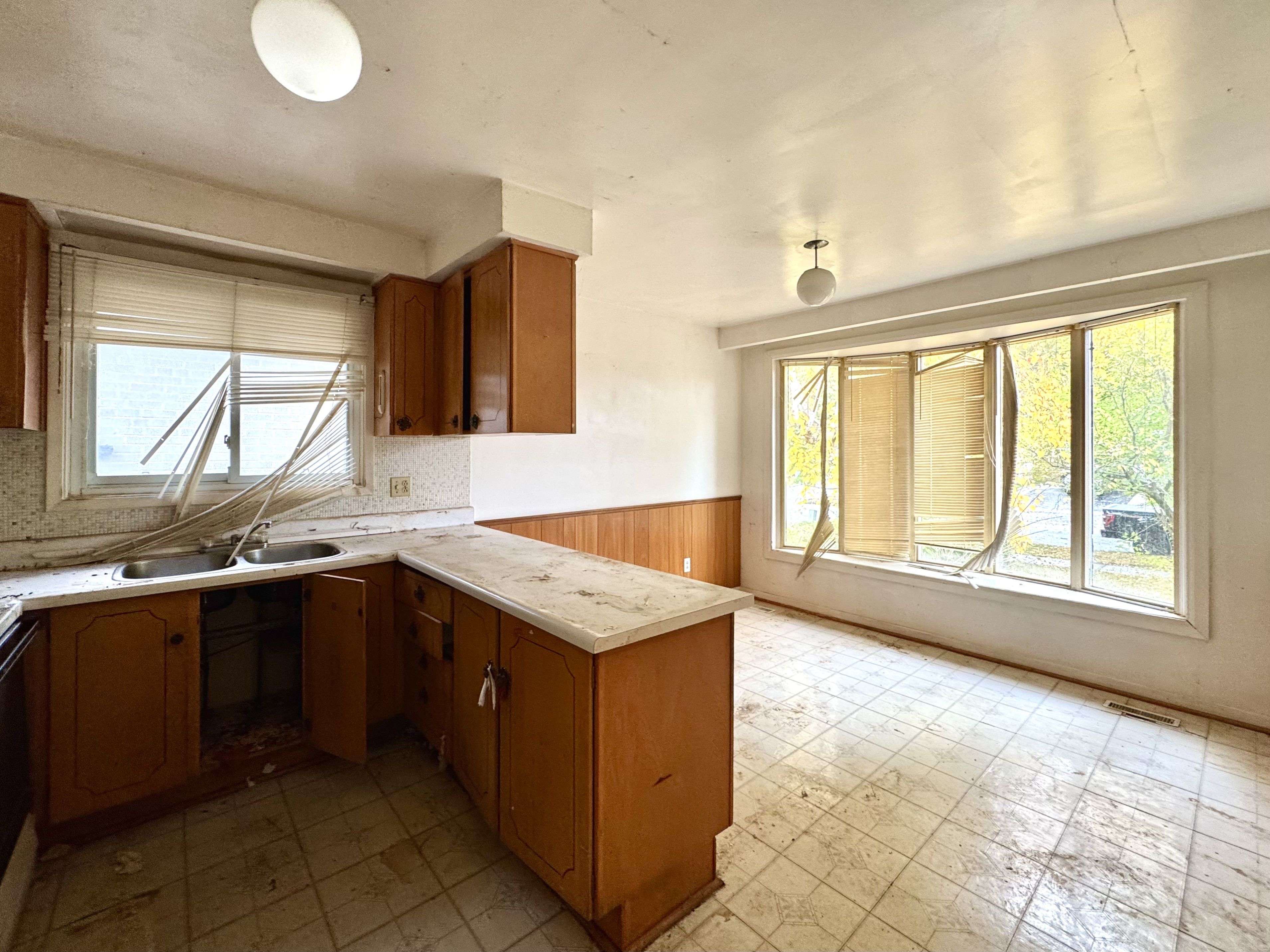 Mississauga, ON L5A 1E9,403 Chantenay DR